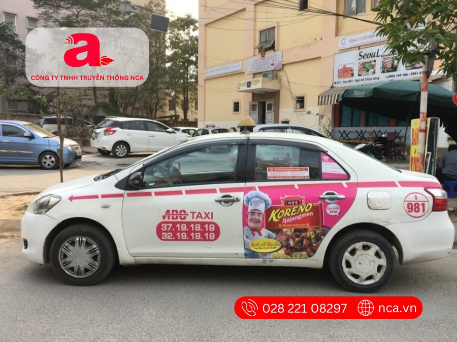 Dán quảng cáo 2 bên cửa xe taxi