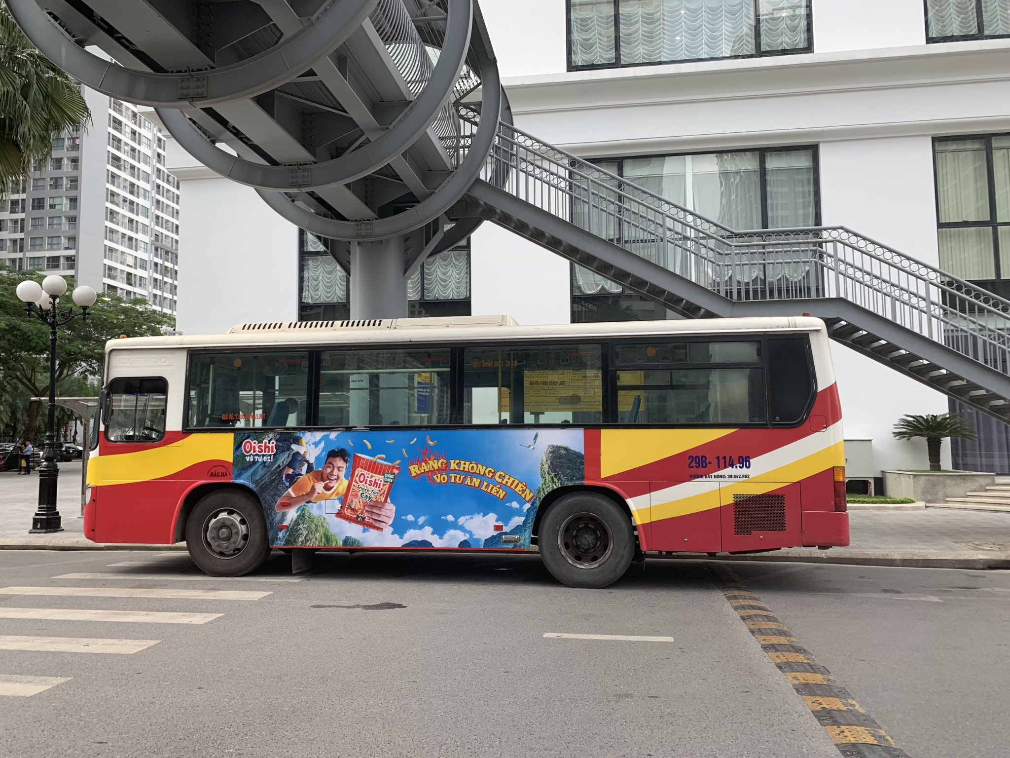 Quảng cáo xe buýt trên thân xe