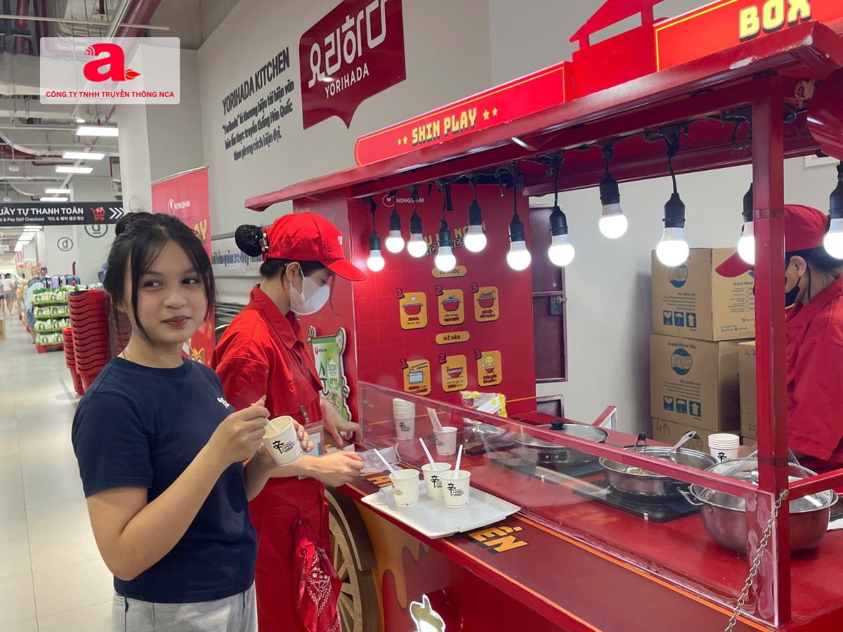 Activation tại điểm bán (In-store Activation)